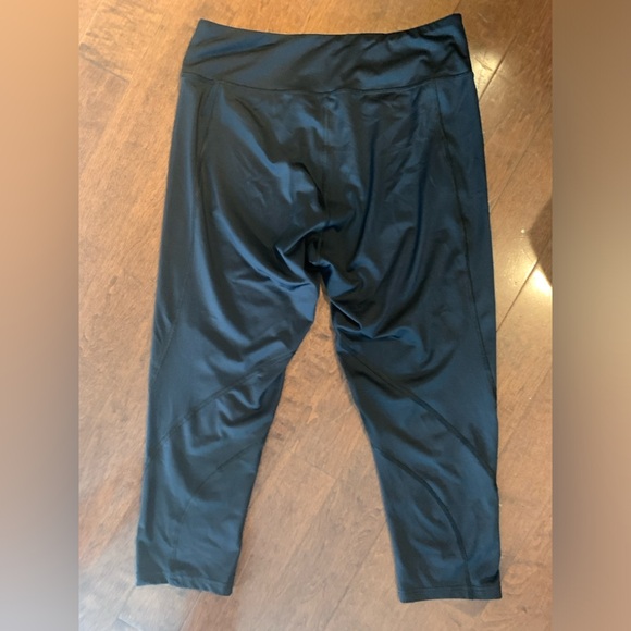 NWOT Champion Athletic Capri - Picture 4 of 4